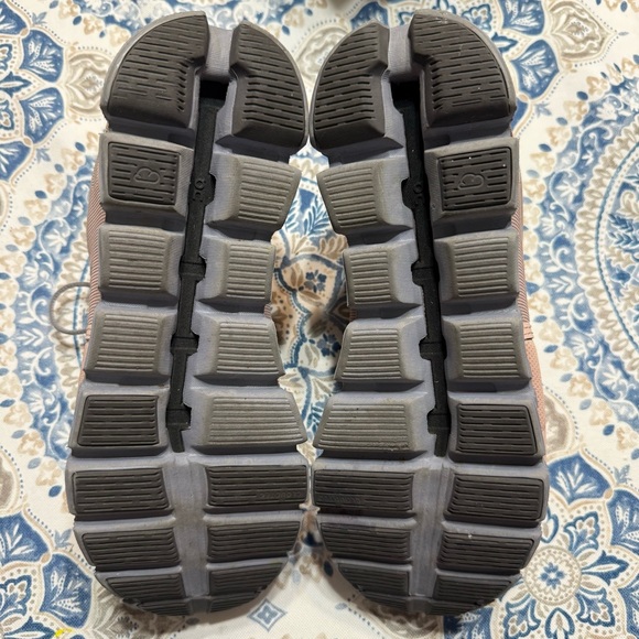 On Running Women’s Sneakers Pink with Gray Sole - Picture 2 of 8